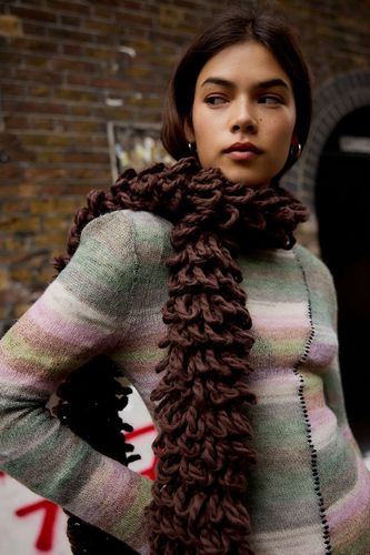 Écharpe fine à boucle UO Margot par en taille: TAILLE UNIQUE - Urban Outfitters - Modalova