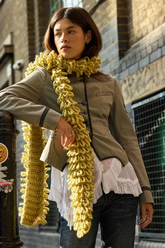 Écharpe à boucle UO Margot par en taille: TAILLE UNIQUE - Urban Outfitters - Modalova