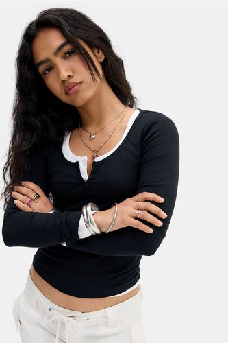 T-shirt à manches longues UO Ayla à encoche par en taille: Small - Urban Outfitters - Modalova
