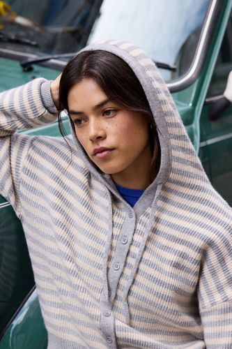 Sweat à capuche tricoté UO Tyler par taille: Small - Urban Outfitters - Modalova