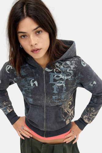 Sweat à capuche court à fermeture éclair UO Grunge Stamp par en taille: XS - Urban Outfitters - Modalova