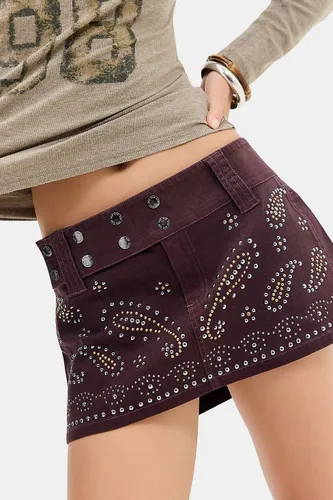 Mini-jupe en denim cloutée Backstage en taille: Small - BDG - Modalova