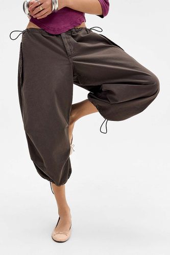 Pantalon Tech Court Ample Marron en taille: Small - BDG - Modalova