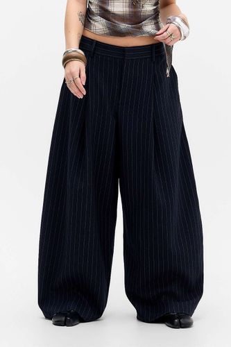 Pantalon Cocoon UO Noa par taille: Tp régulier - Urban Outfitters - Modalova