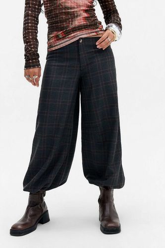 Pantalon large à carreaux UO Juno par en taille: Medium - Urban Outfitters - Modalova
