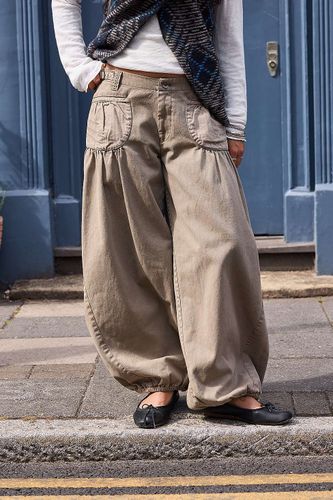 Pantalon ballon Melonie en taille: Small - BDG - Modalova