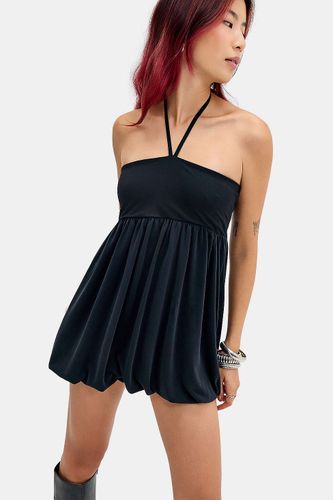 Mini-robe noire April à ourlet bouffant UO par en taille: XS - Urban Outfitters - Modalova