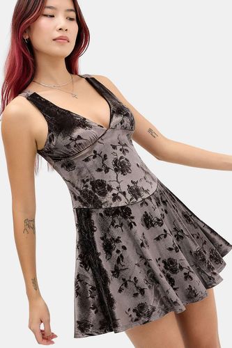 Mini-robe en velours Mon Amour en taille: Small - Kimchi Blue - Modalova