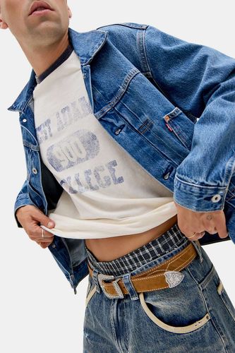 Ceinture western en faux daim UO par en taille: Small/Medium - Urban Outfitters - Modalova