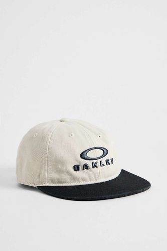 Casquette plate crème exclusive UO en taille: TAILLE UNIQUE - Oakley - Modalova