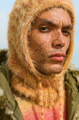 Capuche tricotée UO par en taille: TAILLE UNIQUE - Urban Outfitters - Modalova