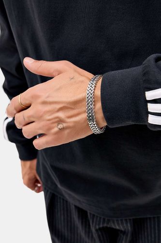 Bracelet à chaîne empilée UO par en taille: Small/Medium - Urban Outfitters - Modalova
