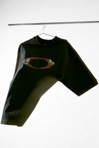 UO Exclusive White Frogskin Ellipse Graphic Tee en taille: Small - Oakley - Modalova