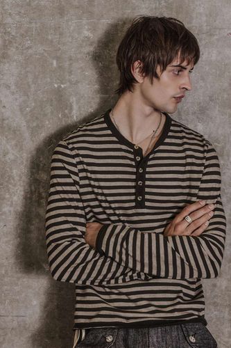T-shirt Henley grunge en taille: XS - Archivis - Modalova