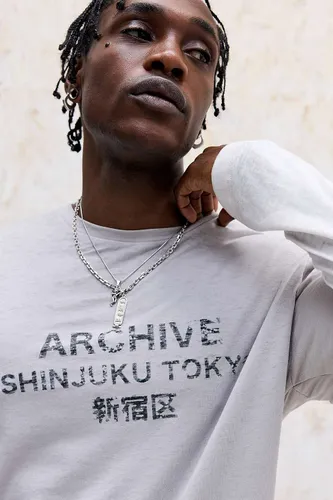 T-shirt graphique à double couche Grey Archive Tokyo en taille: 2XS - Archivis - Modalova