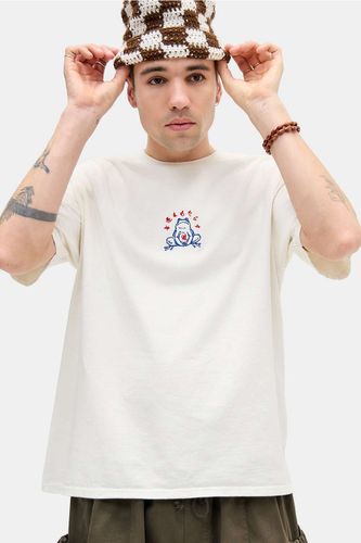 T-shirt UO écru brodé grenouille par en taille: Small - Urban Outfitters - Modalova