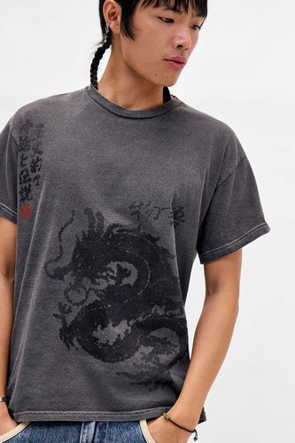 T-shirt graphique dragon asiatique UO par en taille: XS - Urban Outfitters - Modalova