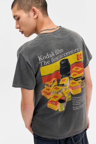 T-shirt graphique UO Kodak noir délavé par en taille: Medium - Urban Outfitters - Modalova