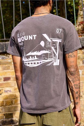 T-shirt graphique UO Brown Mont Fuji par en taille: XS - Urban Outfitters - Modalova