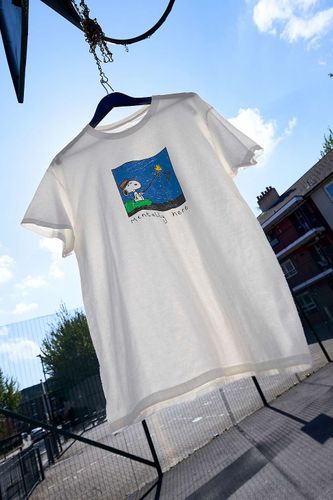 T-shirt graphique UO Snoopy pêche par en taille: XS - Urban Outfitters - Modalova