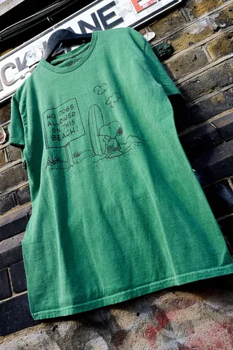 T-shirt de plage Snoopy vert UO par en taille: Small - Urban Outfitters - Modalova