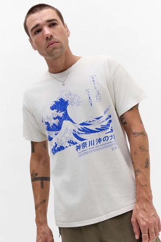 UO Hokusai Wave Graphic Tee par en taille: Small - Urban Outfitters - Modalova