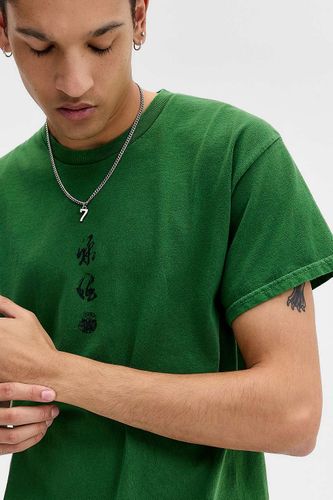 T-shirt graphique dragon brossé UO par en taille: Medium - Urban Outfitters - Modalova