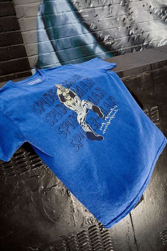 T-shirt graphique UO Spiderman Swing par en taille: XS - Urban Outfitters - Modalova