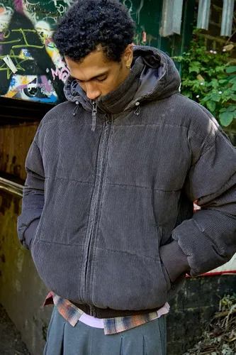 Veste matelassée à capuche en velours côtelé Roy en taille: 2XS - BDG - Modalova
