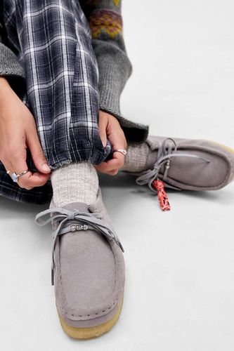 Chaussures Wallabee en daim gris en taille: UK 4 - Clarks Originals - Modalova