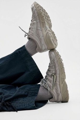 Stone P-6000 Trainers en taille: UK 4 - Nike - Modalova