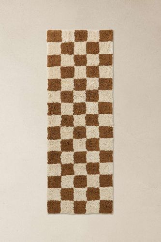 Tapis de couloir Shaggy à carreaux Terracotta 2X6pi / 60x180cm par en taille: TAILLE UNIQUE - Urban Outfitters - Modalova