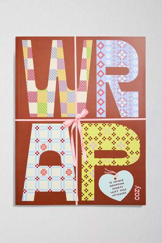 WRAP: Livre de feuilles d'emballage cadeau douillettes en Assorted taille: TAILLE UNIQUE - Urban Outfitters - Modalova