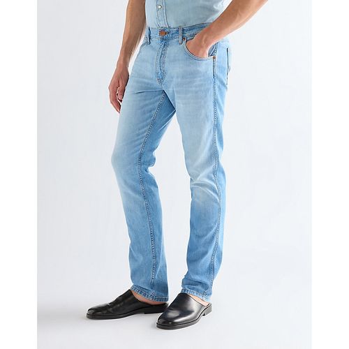 Greensboro Straight Lightweight Low Stretch Jean Taille 44 x34 - Wrangler - Modalova
