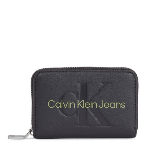 Portefeuille petit format Calvin Klein Jeans Sculpted Med Zip Around Mono K60K607229 Black/Dark Juniper 0GX - Chaussures.fr - Modalova