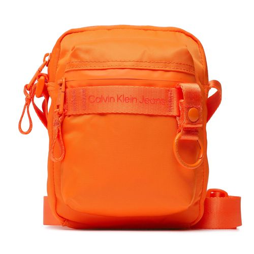 Sacoche Calvin Klein Jeans Ultralight Reporter 18 Nylon K50K509817 Orange - Chaussures.fr - Modalova