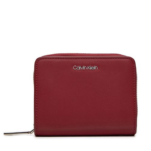 Portefeuille petit format Calvin Klein Ck Must Medium Zip Around Wallet K60K611937 Rouge - Chaussures.fr - Modalova