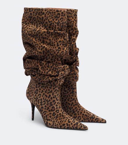 Bottes Anok en daim à imprimé léopard - Amina Muaddi - Modalova
