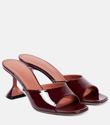 Mules Lupita 70 en cuir verni - Amina Muaddi - Modalova