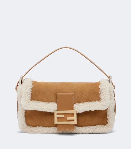 Sac porté épaule Baguette® 26424 en daim - Fendi - Modalova
