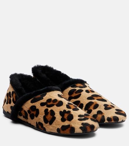 Chaussures slip-on en cuir façon poulain et shearling - Yves Salomon - Modalova