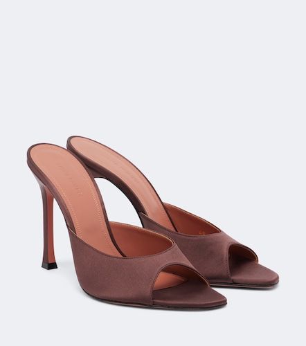 Amina Muaddi Mules Alexa en satin - Amina Muaddi - Modalova