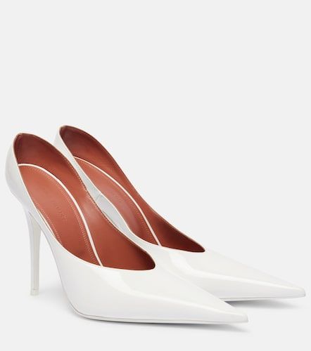 Escarpins Anok 105 en cuir verni - Amina Muaddi - Modalova
