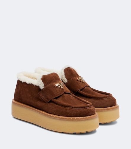 Mocassins en daim et shearling - Prada - Modalova