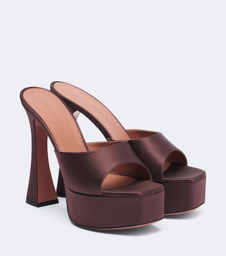 Mules Dalida à plateau en satin - Amina Muaddi - Modalova