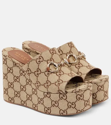 Mules compensées Horsebit en toile GG - Gucci - Modalova