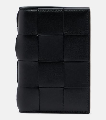 Protège-passeport en cuir Intrecciato - Bottega Veneta - Modalova