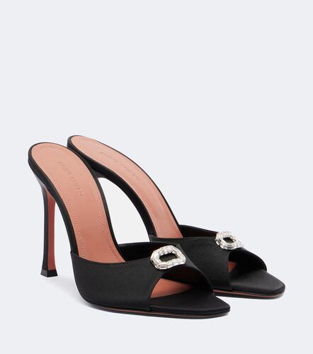 Mules Camelia en satin à ornements - Amina Muaddi - Modalova