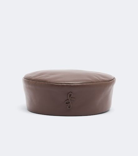 Chapeau en cuir à logo - Ruslan Baginskiy - Modalova