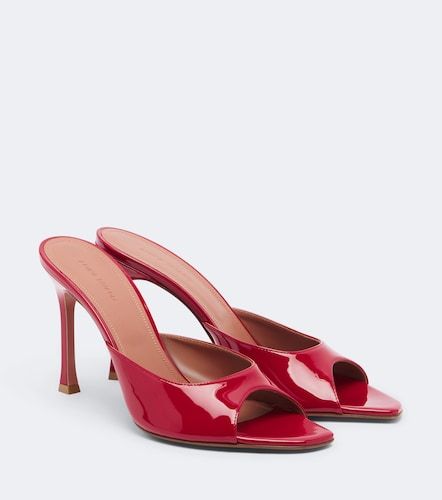 Mules Alexa en cuir verni - Amina Muaddi - Modalova